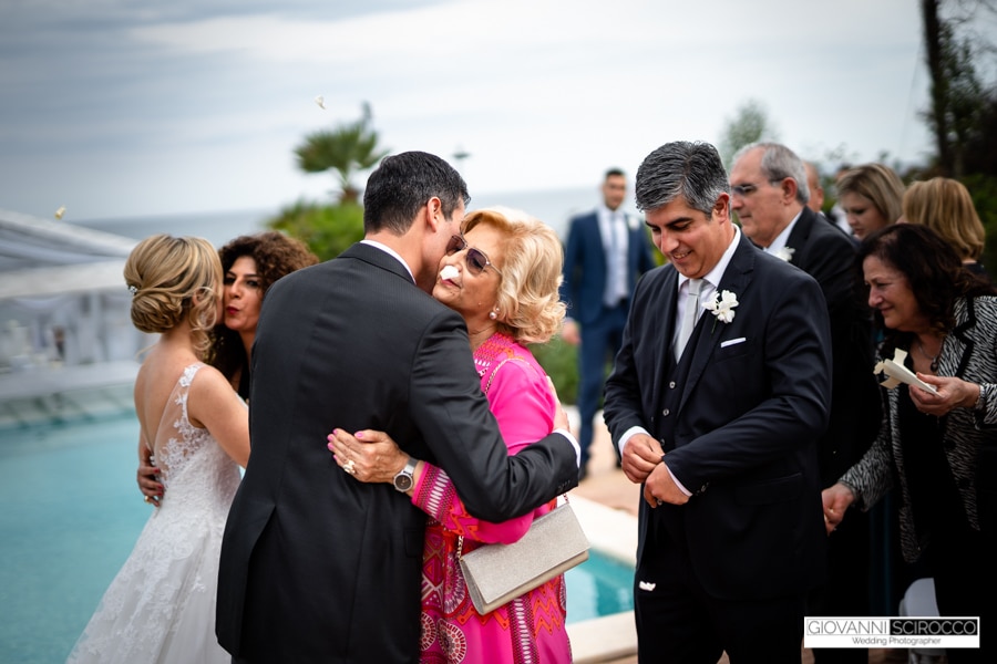 Abbraccio con la mamma Sposo